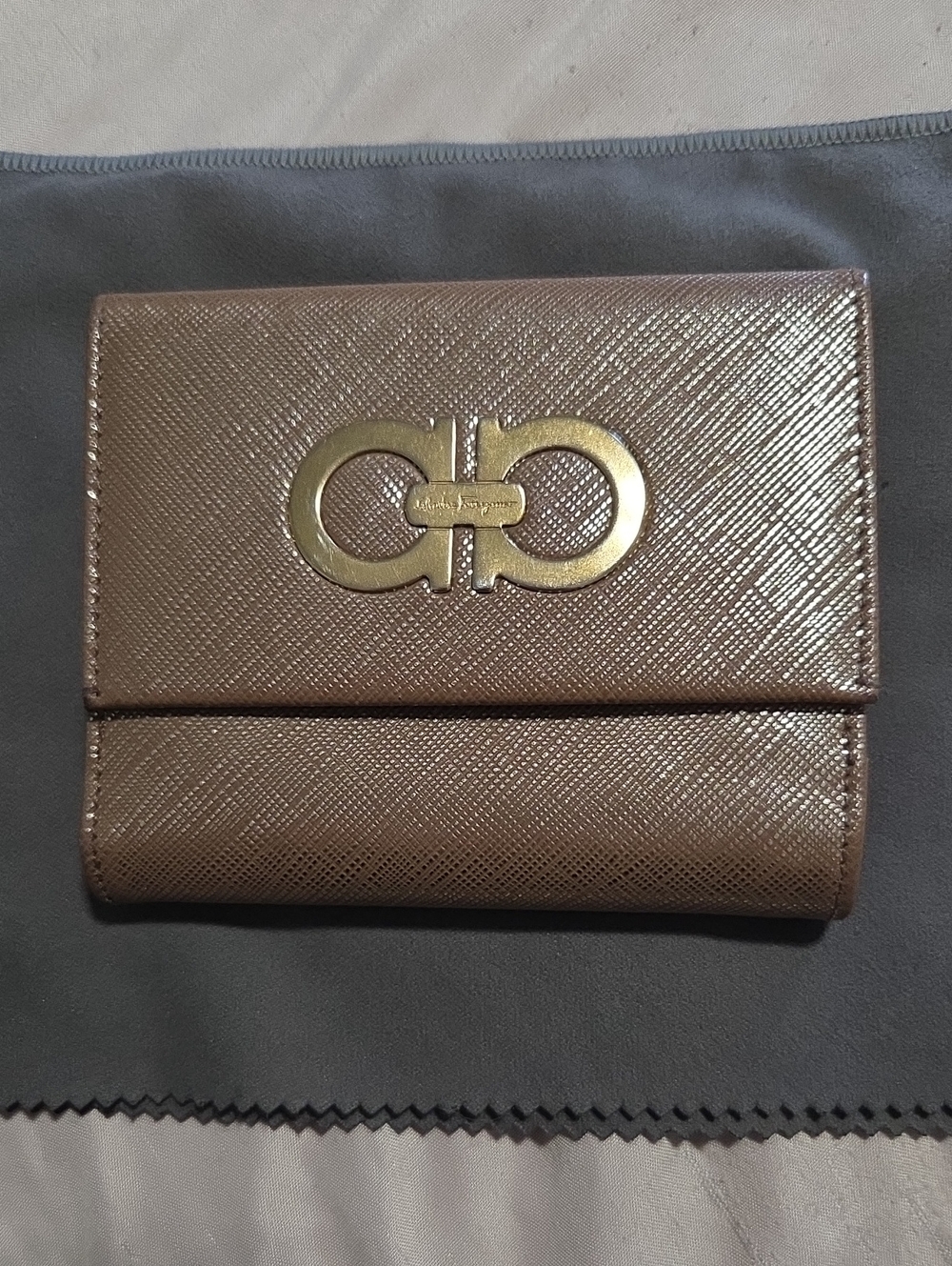 Salvatore Ferragamo AUTH Gancini compact French trifold wallet